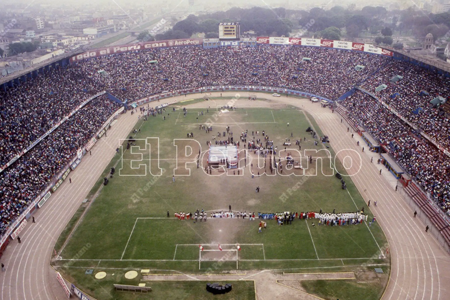 Lima - 2 octubre 1988 / Multitudinario recibimiento en el Estadio Nacional a la selección peruana de voleibol, subcampeona olímpica en los juegos  de Seúl 88. 
Foto: Archivo Histórico de El Peruano / Justo López Lima - 2 octubre 1988 / Multitudinario recibimiento en el Estadio Nacional a la selección peruana de voleibol, subcampeona olímpica en los juegos  de Seúl 88. 
Foto: Archivo Histórico de El Peruano / Justo López