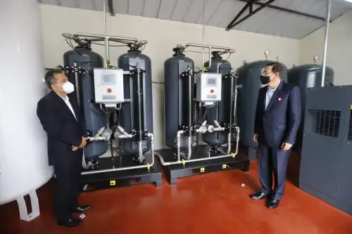 El presidente de la República, Martín Vizcarra, junto al ministro del Interior, César Gentille, participa en la entrega de la donación de dos plantas de oxígeno, al Complejo Hospitalario de la Policía Nacional del Perú "Luis N. Saenz". Foto: ANDINA/ Prensa Presidencia