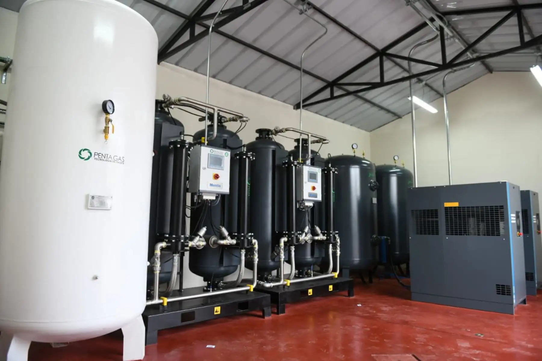 La provisión de oxígeno al inicio de la pandemia del covid-19 fue un tema crítico porque el sistema de salud solo contaba con nueve plantas. Foto: ANDINA/Prensa Presidencia