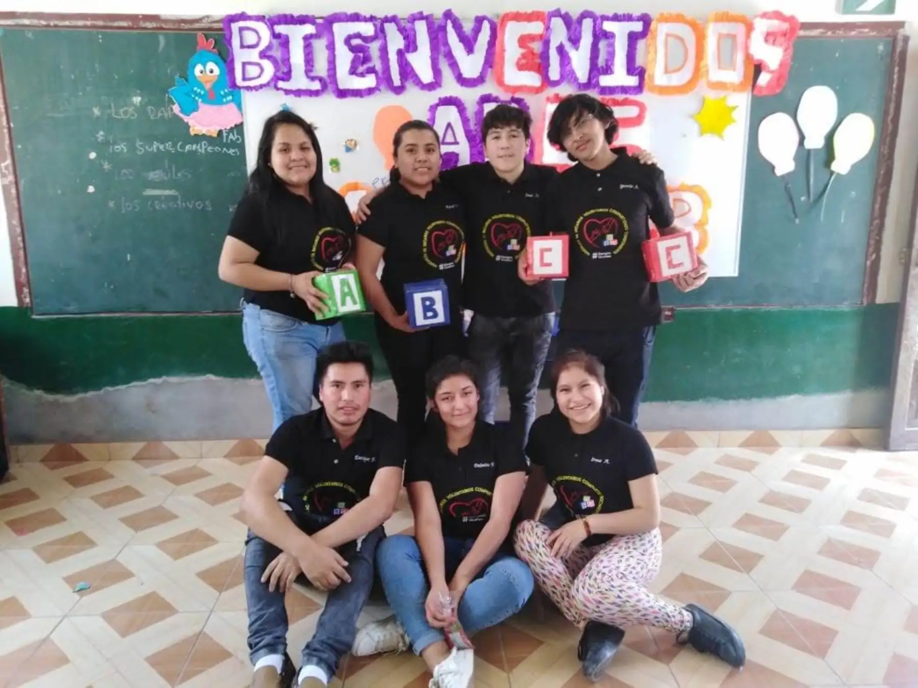 Becarios, liderados por José Valerio Malca, se unieron para dictar clases virtuales a escolares de zonas rurales. ANDINA/Difusión
