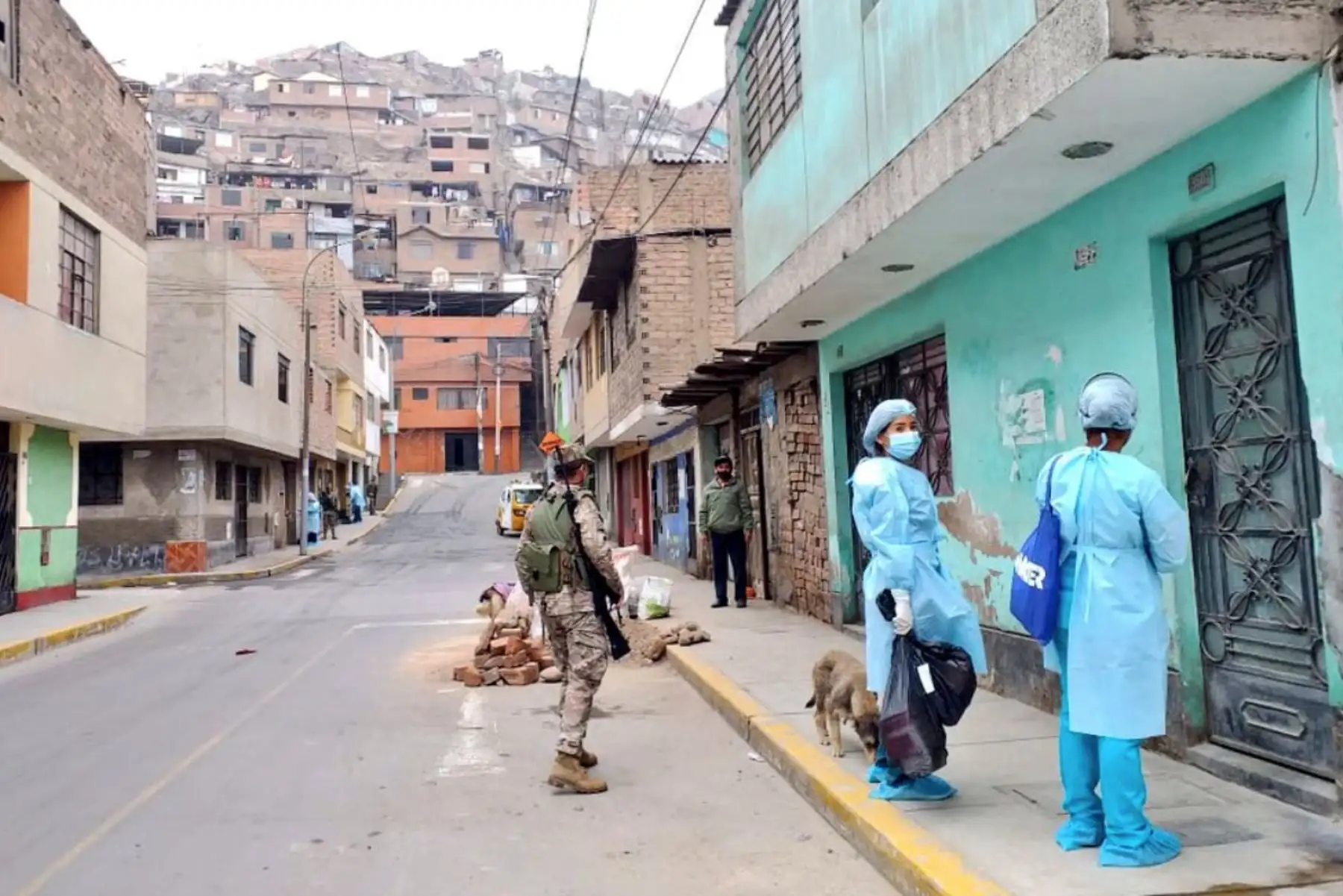 Operación Tayta llegó a El Agustino para brindar descarte y evaluación de Covid-19 a personas vulnerables. Foto: ANDINA/Minsa