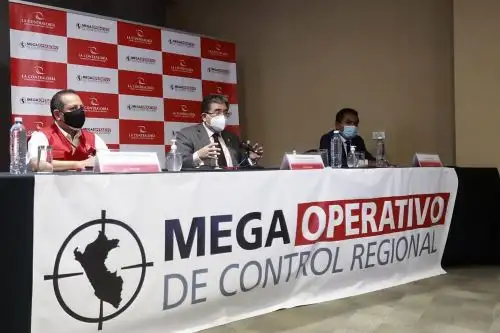 El contralor Nelson Shack se reúne con autoridades y representantes de Tumbes, en el marco del mega operativo que dirige en esta región del norte del país. ANDINA/Difusión