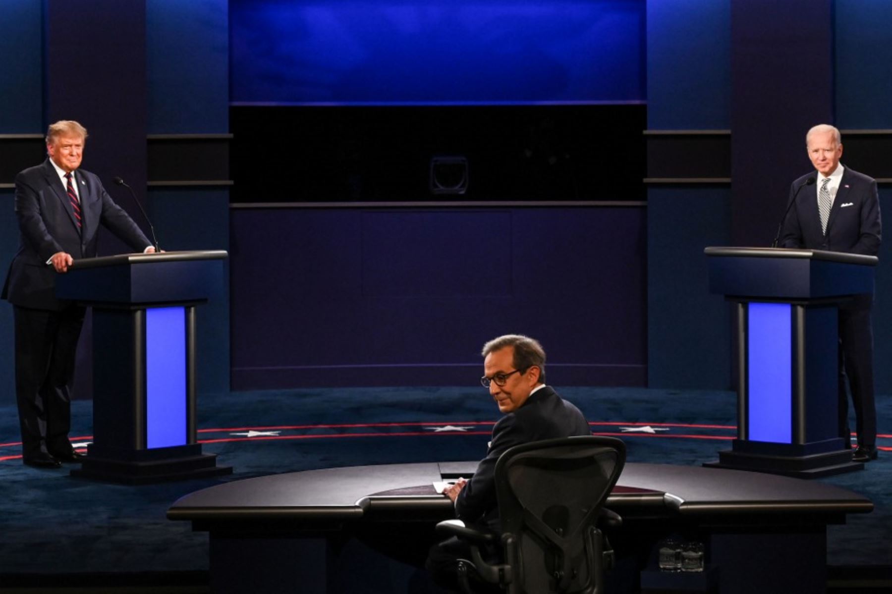 El presidente Donald Trump y el candidato demócrata Joe Biden participan en su primer debate presidencial. AFP