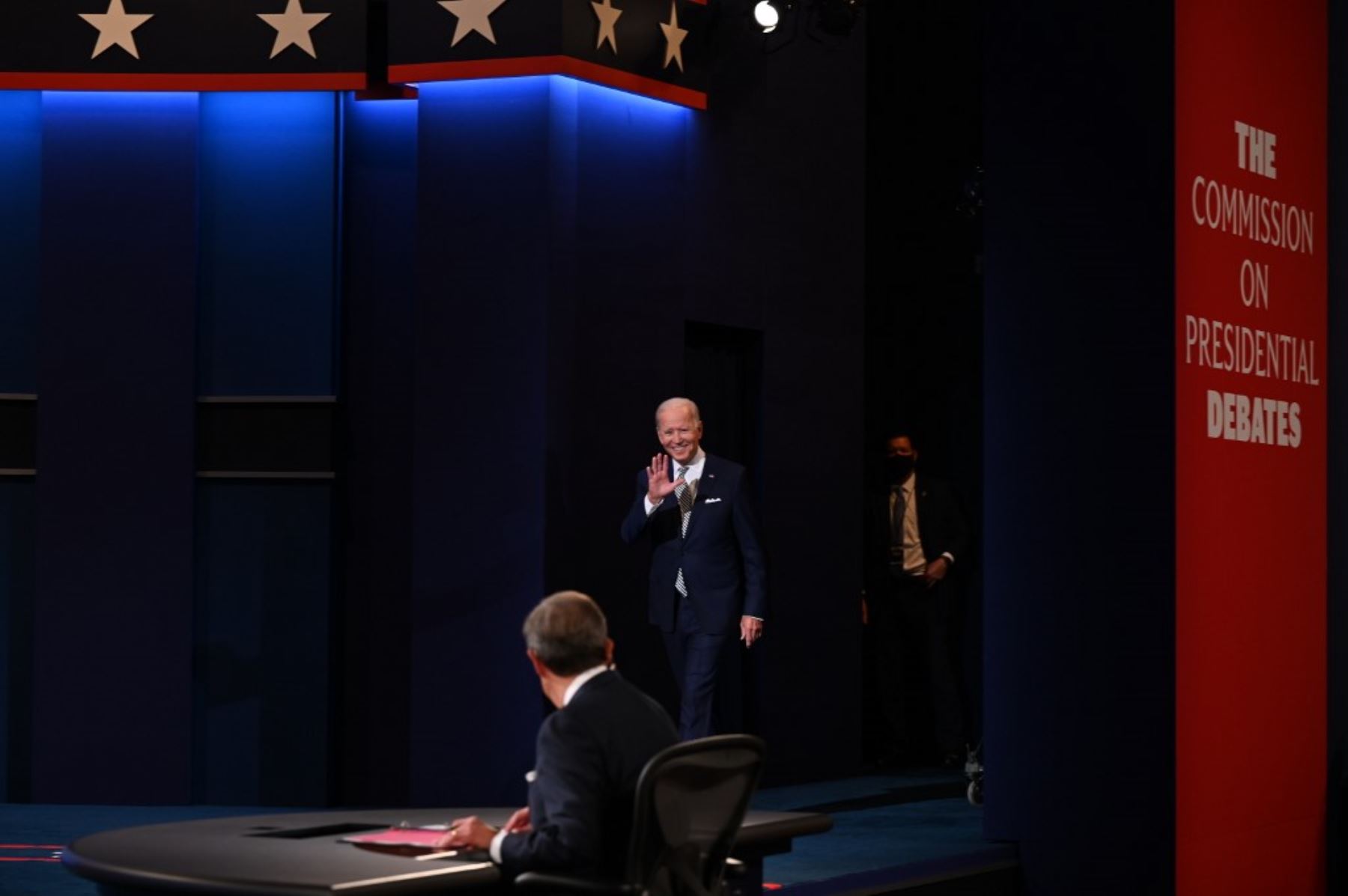 El presidente de los Estados Unidos, Donald Trump, y el candidato presidencial demócrata Joe Biden debaten en la Case Western Reserve University y Cleveland Clinic en Cleveland, Ohio. Foto: AFP