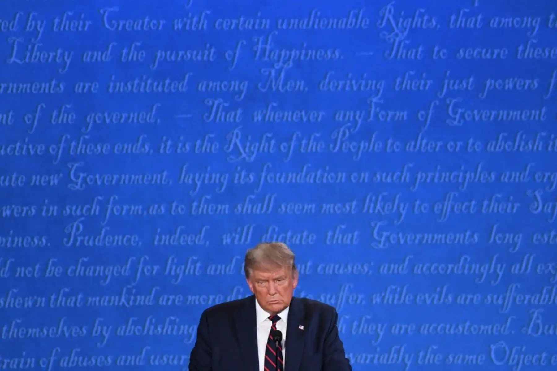 El presidente de los Estados Unidos, Donald Trump, y el candidato presidencial demócrata Joe Biden debaten en la Case Western Reserve University y Cleveland Clinic en Cleveland, Ohio. Foto: AFP