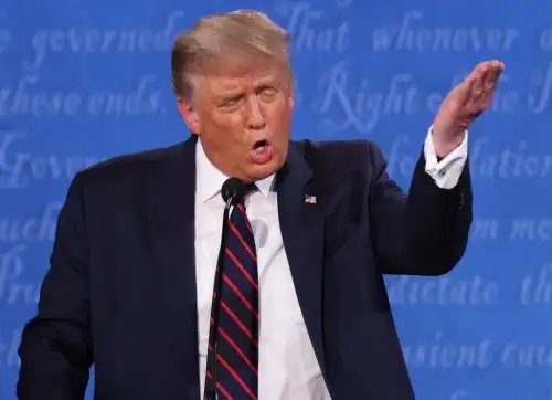 El presidente de Estados Unidos, Donald Trump, debate con el candidato demócrata Joe Biden en Cleveland. Foto: AFP