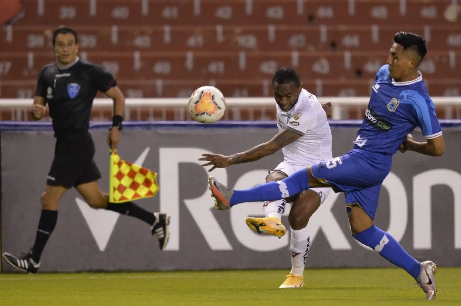 LDU de Quito derrotó 4-0 a Binacional por el grupo D de la Copa Libertadores, en Quito, Ecuador. Foto: AFP