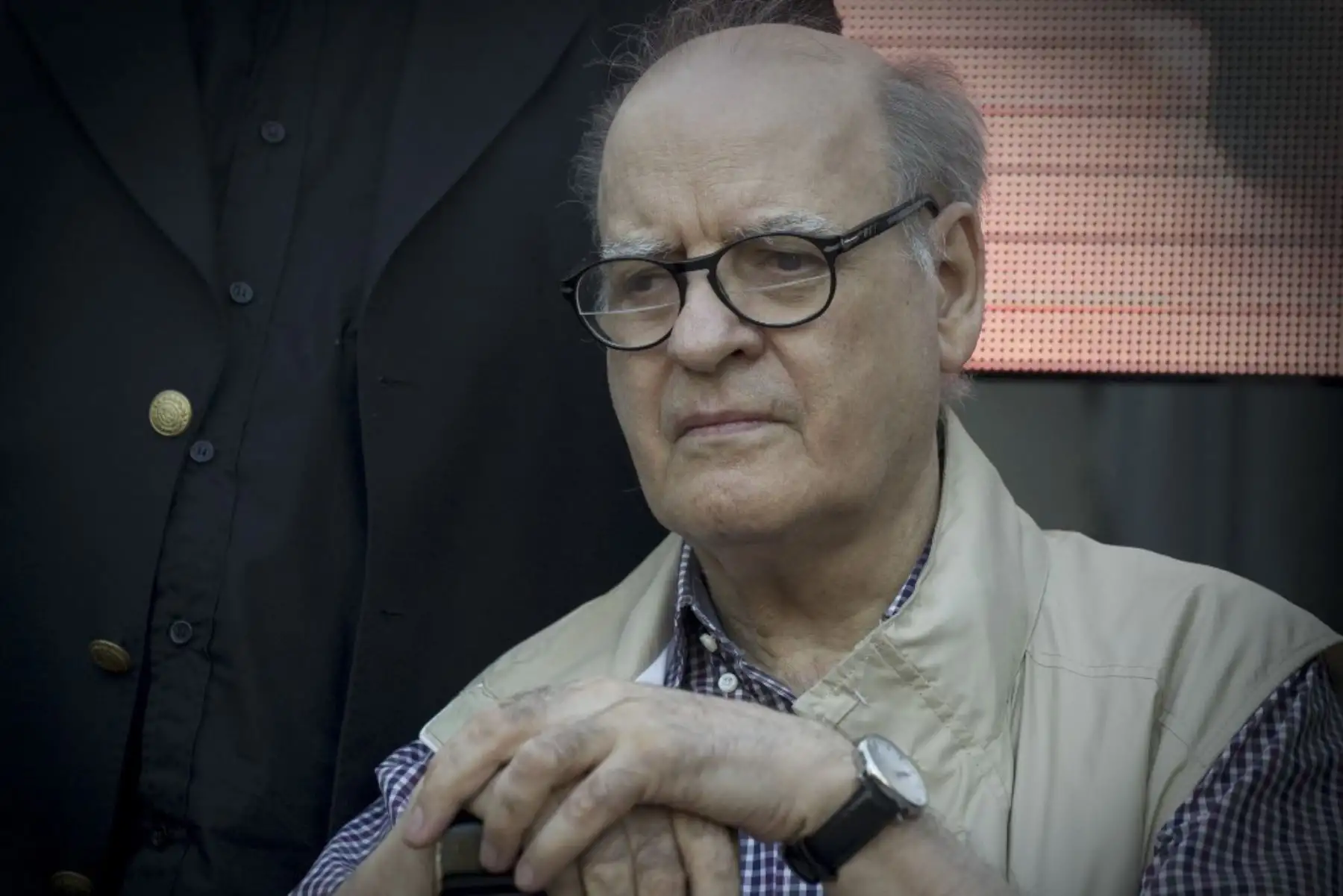 El reconocido dibujante e ilustrador argentino Quino, Joaquín Lavado durante un homenaje a las víctimas del semanario satírico Charlie Hebdo en París, en Buenos Aires. Foto: AFP