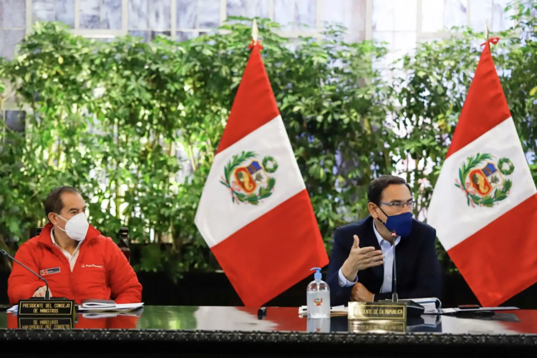 Presidente Martin Vizcarra, junto al titular de la PCM, Walter Martos, encabeza una nueva sesión del Consejo de Ministros, donde se evalúan los avances en la lucha contra la pandemia, las medidas adoptadas para la reactivación económica y el apoyo social a la población.
Foto: ANDINA/PCM