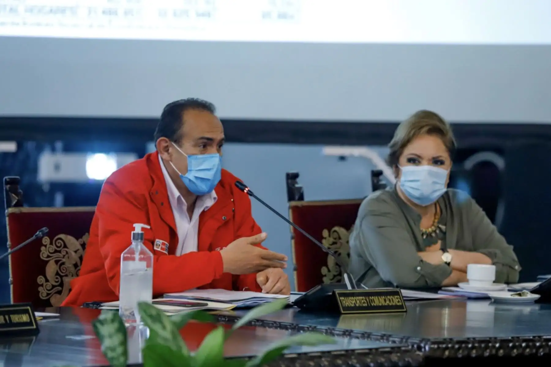 Presidente Martin Vizcarra, junto al titular de la PCM, Walter Martos, encabeza una nueva sesión del Consejo de Ministros, donde se evalúan los avances en la lucha contra la pandemia, las medidas adoptadas para la reactivación económica y el apoyo social a la población.
Foto: ANDINA/PCM