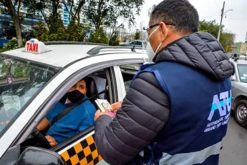 Además del DNI, el conductor debe portar la Tarjeta Única de Circulación (TUC) o Constancia de Registro de Habilitación Vehicular otorgada por la ATU..Foto: ANDINA/ATU.
