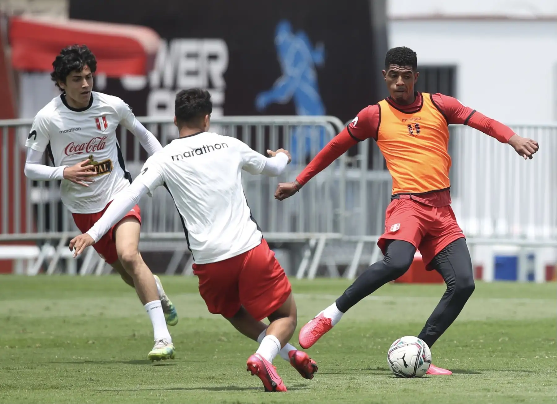 Selección peruana completó sus entrenamientos por tercer día consecutivo en el Complejo Deportivo Videna FPF, con miras a su debut en las Clasificatorias a Qatar 2022. Foto: @SeleccionPeru