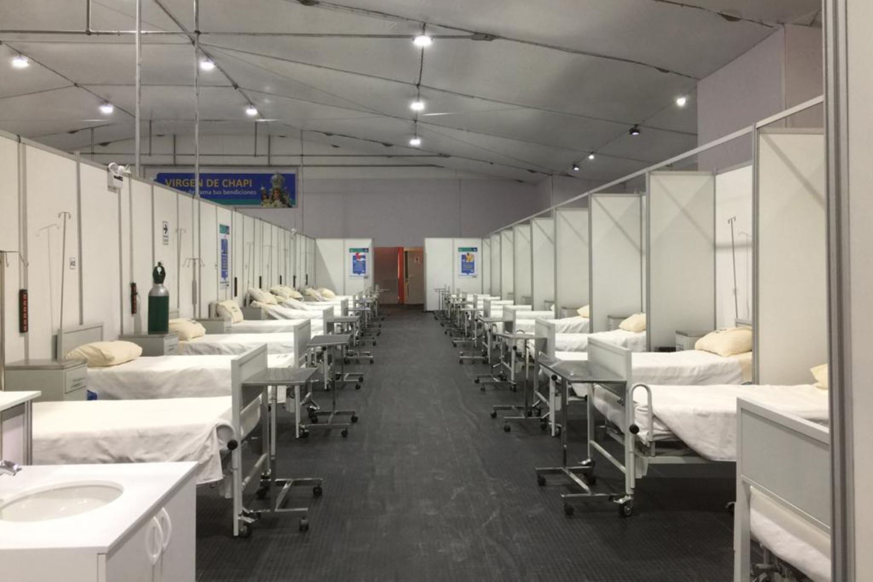 El hospital covid-19 cuenta con 535 camas, de las cuales 232 están ocupadas por pacientes en estado leve y moderado. Foto: ANDINA/Difusión
