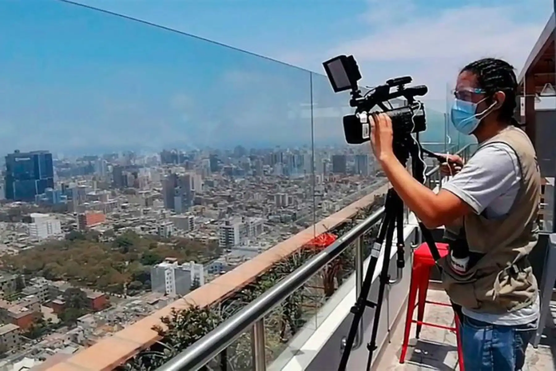 Durante la pandemia por el covid-19, los periodistas de El Peruano y la Agencia de Noticias Andina continúan su misión y trabajan nuevos formatos para mantener informados a sus lectores y ampliar sus audiencias. Foto: ANDINA