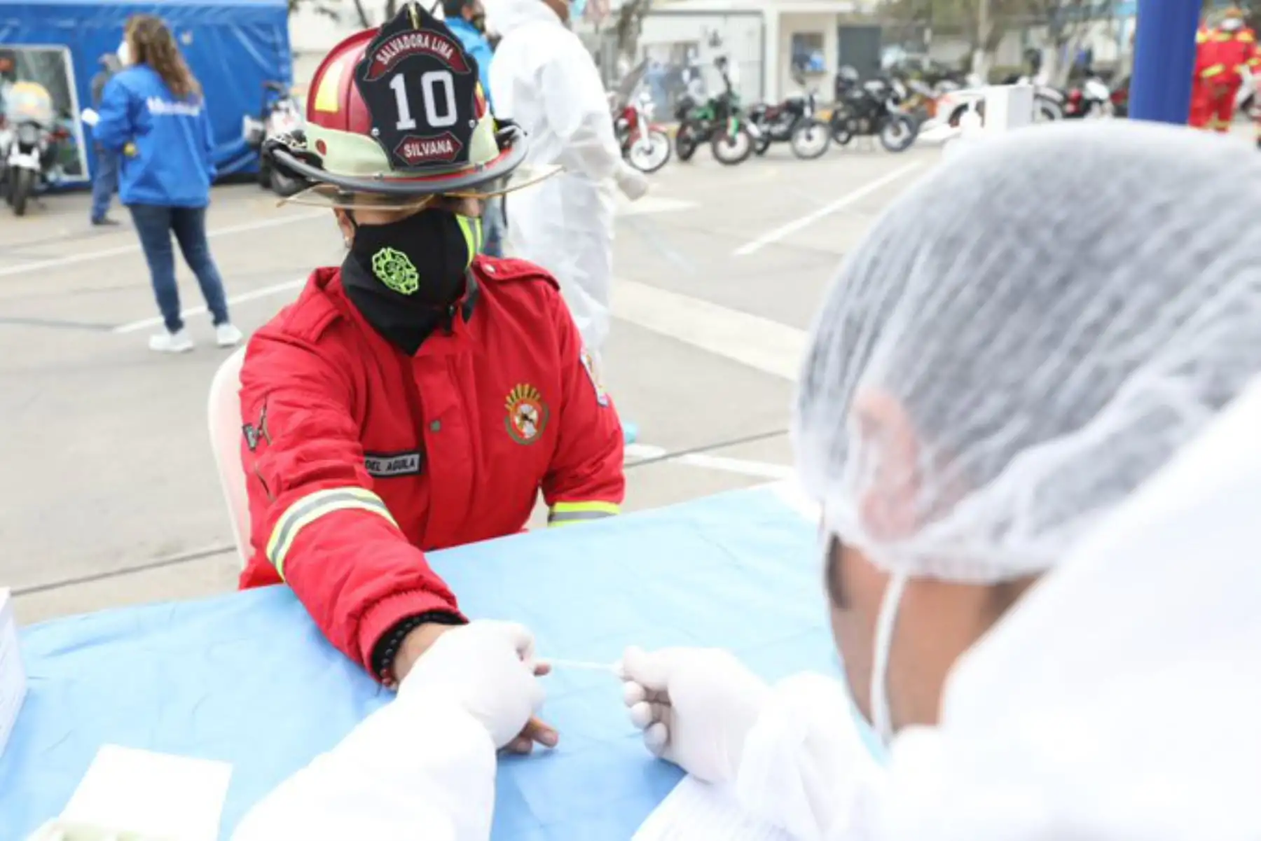Jornada de despistaje de Covid-19 con pruebas rápidas y moleculares al contingente motorizado del Cuerpo General de Bomberos Voluntarios del Perú en las inmediaciones de la sede central de EsSalud.
Foto: ANDINA/EsSalud