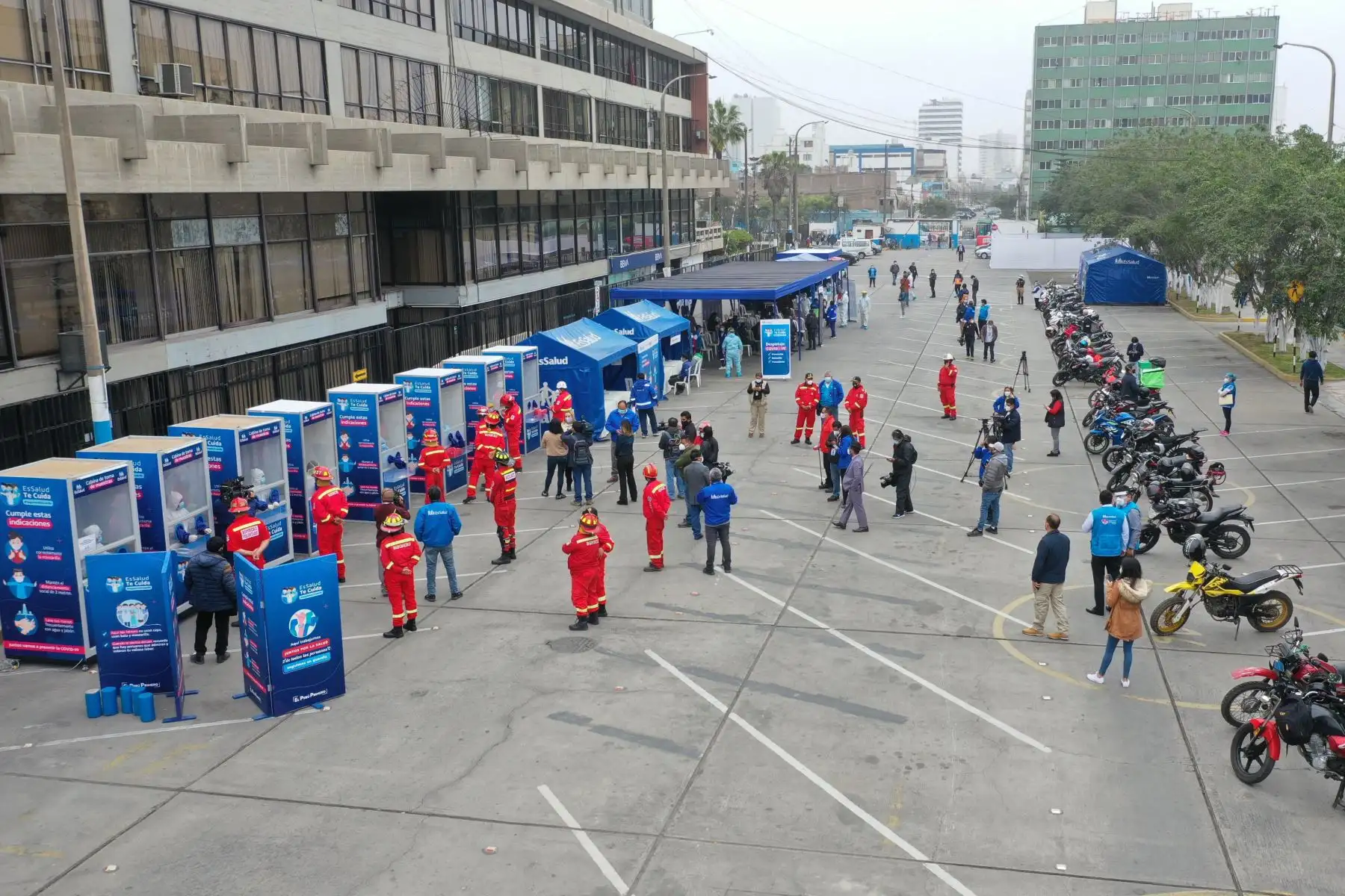 Jornada de despistaje de Covid-19 con pruebas rápidas y moleculares al contingente motorizado del Cuerpo General de Bomberos Voluntarios del Perú en las inmediaciones de la sede central de EsSalud.
Foto: ANDINA/EsSalud