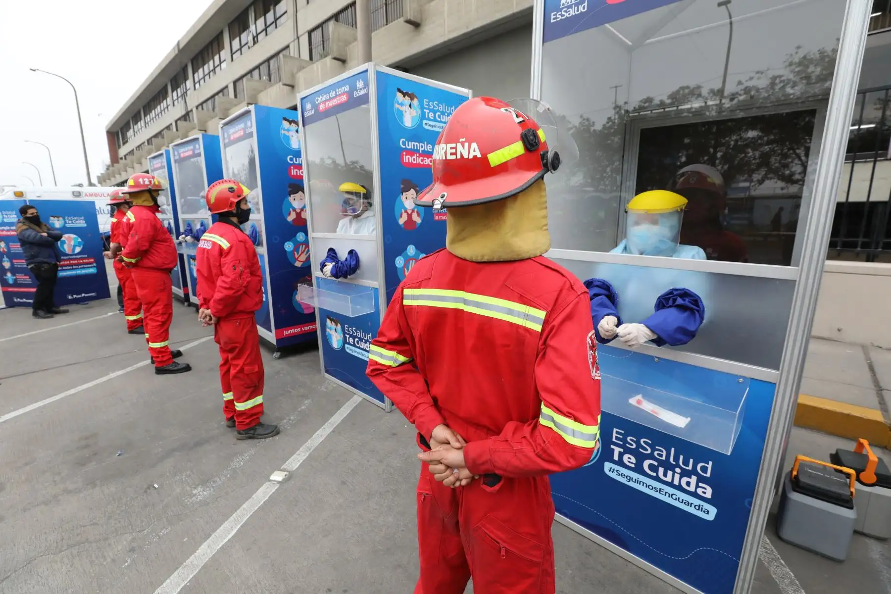Jornada de despistaje de Covid-19 con pruebas rápidas y moleculares al contingente motorizado del Cuerpo General de Bomberos Voluntarios del Perú en las inmediaciones de la sede central de EsSalud.
Foto: ANDINA/EsSalud