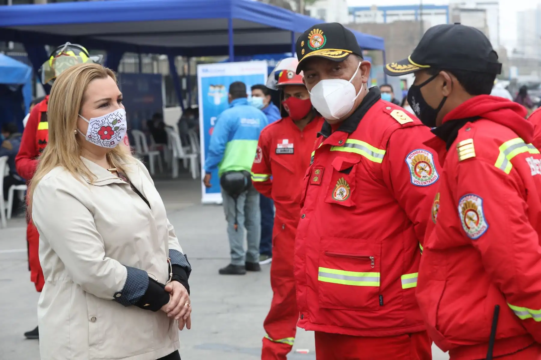 La presidenta ejecutiva de EsSalud, Fiorella Molinelli, supervisó el inicio del megaoperativo para la detección temprana de la covid-19 con 1,000 pruebas moleculares a motorizados que realizan el servicio delivery, así como a miembros de la Policía Nacional y del Cuerpo de Bomberos del Perú.
Foto: ANDINA/EsSalud