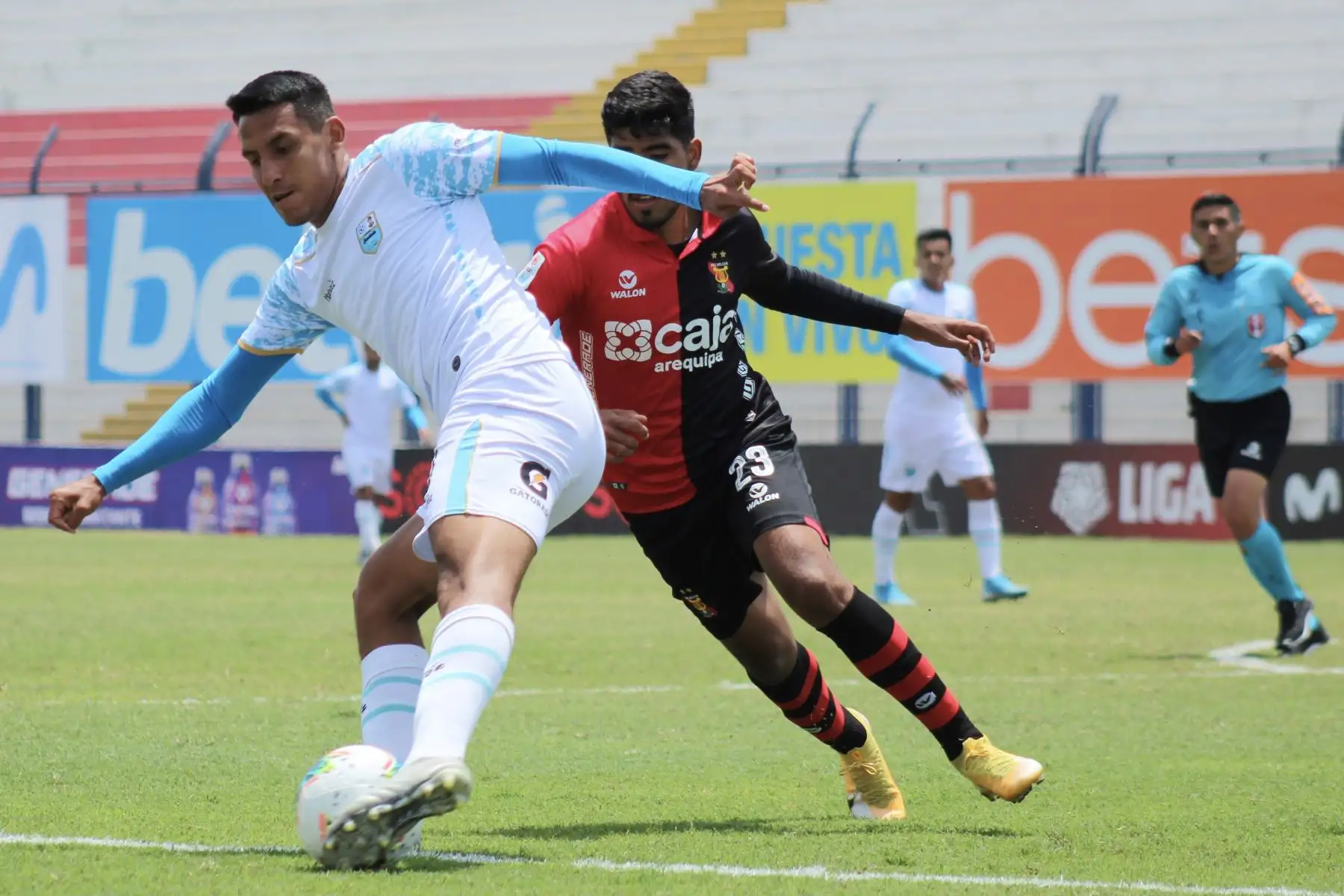 Deportivo Llacuabamba derrota momentáneamente por uno a cero a Melgar por la fecha 15 del Torneo Apertura de la Liga 1. 

Foto: FPF