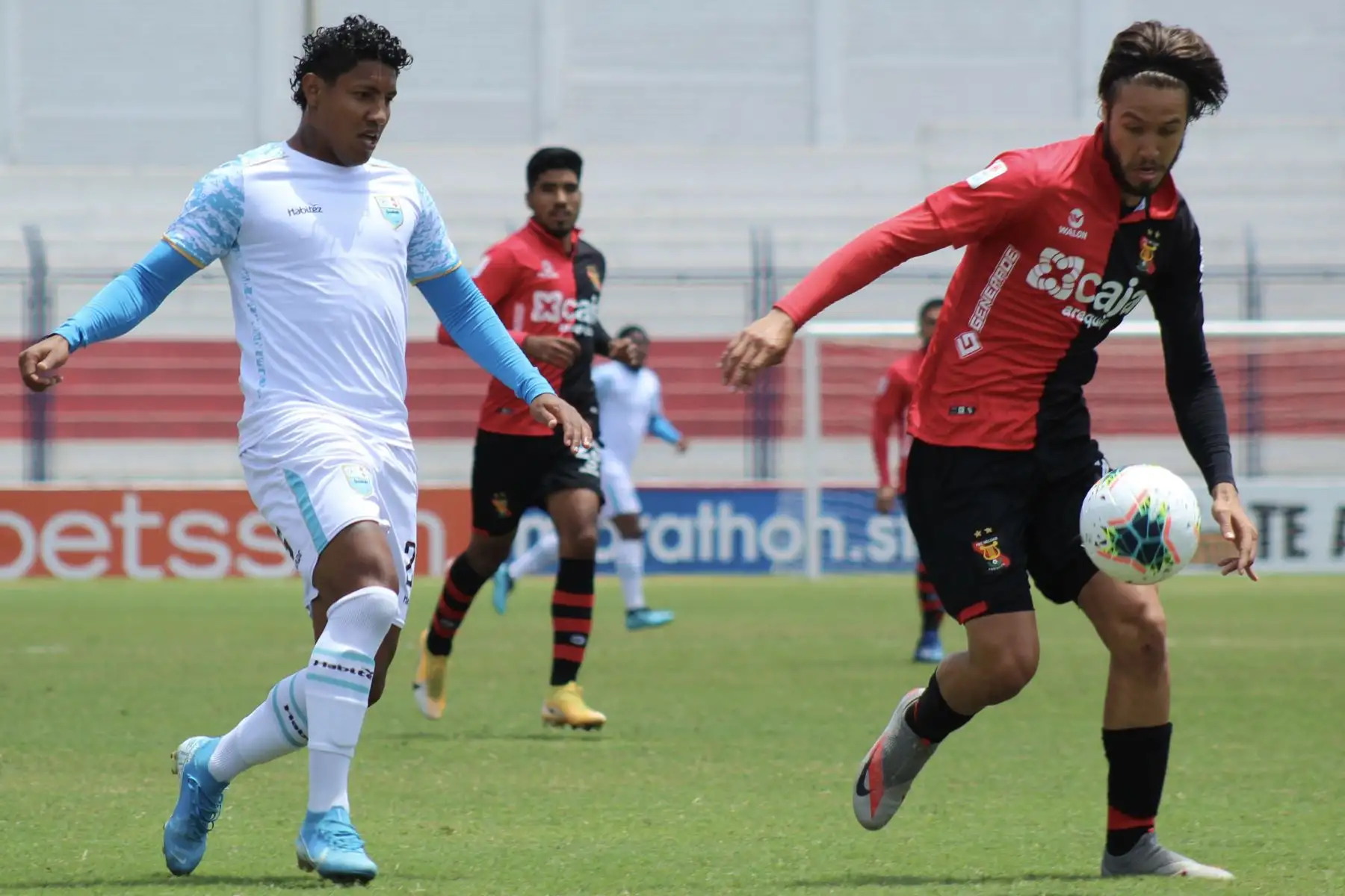 Deportivo Llacuabamba derrota momentáneamente por uno a cero a Melgar por la fecha 15 del Torneo Apertura de la Liga 1. 

Foto: FPF