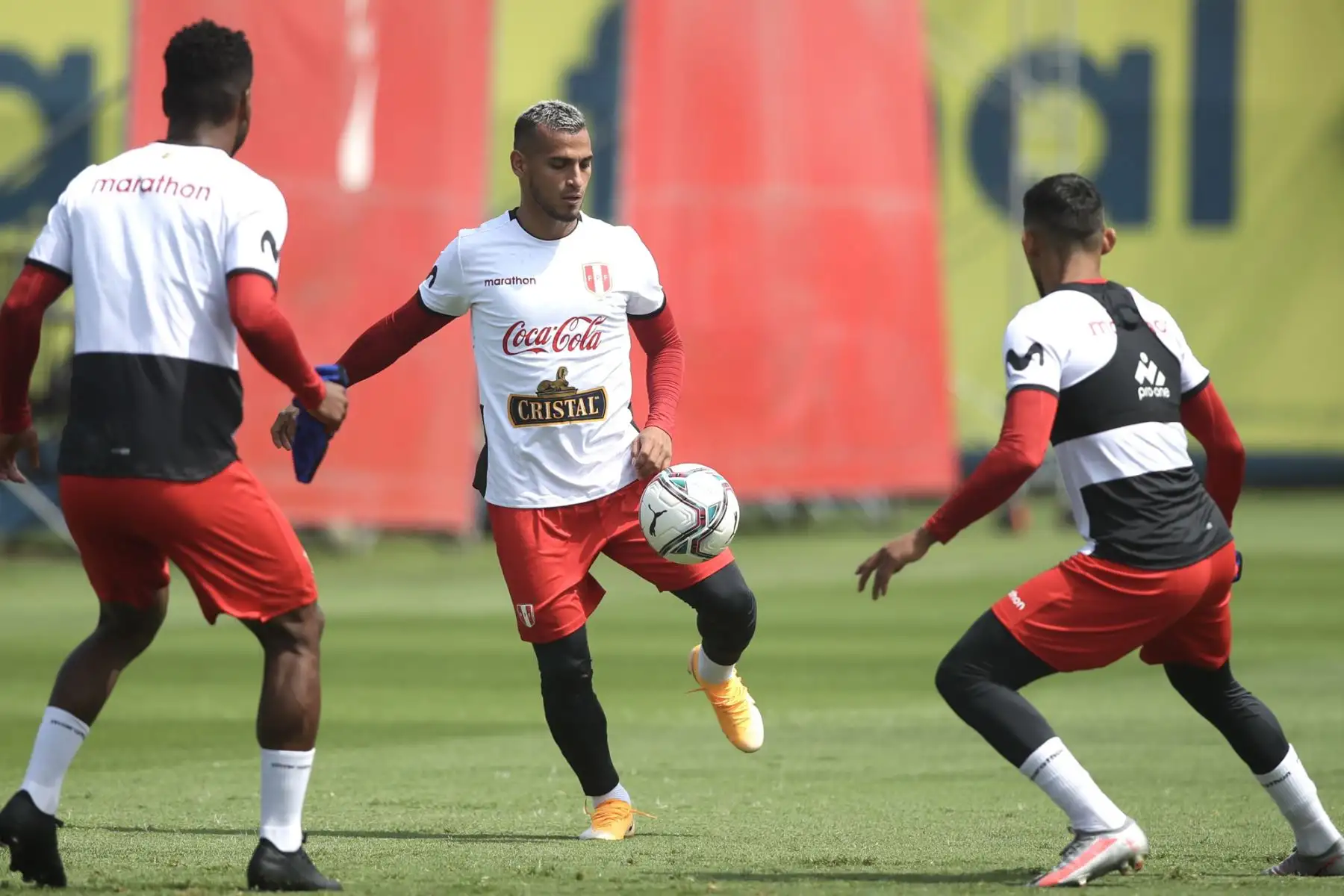 Miguel Trauco durante el entrenamiento de la la selección peruana que trabajó por cuarto día en La Videna.

Foto: FPF