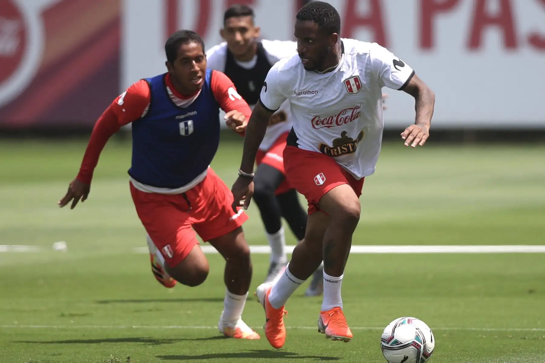 Jefferson Farfán realiza trabajos con la selección peruana por cuarto día en La Videna.

Foto: FPF