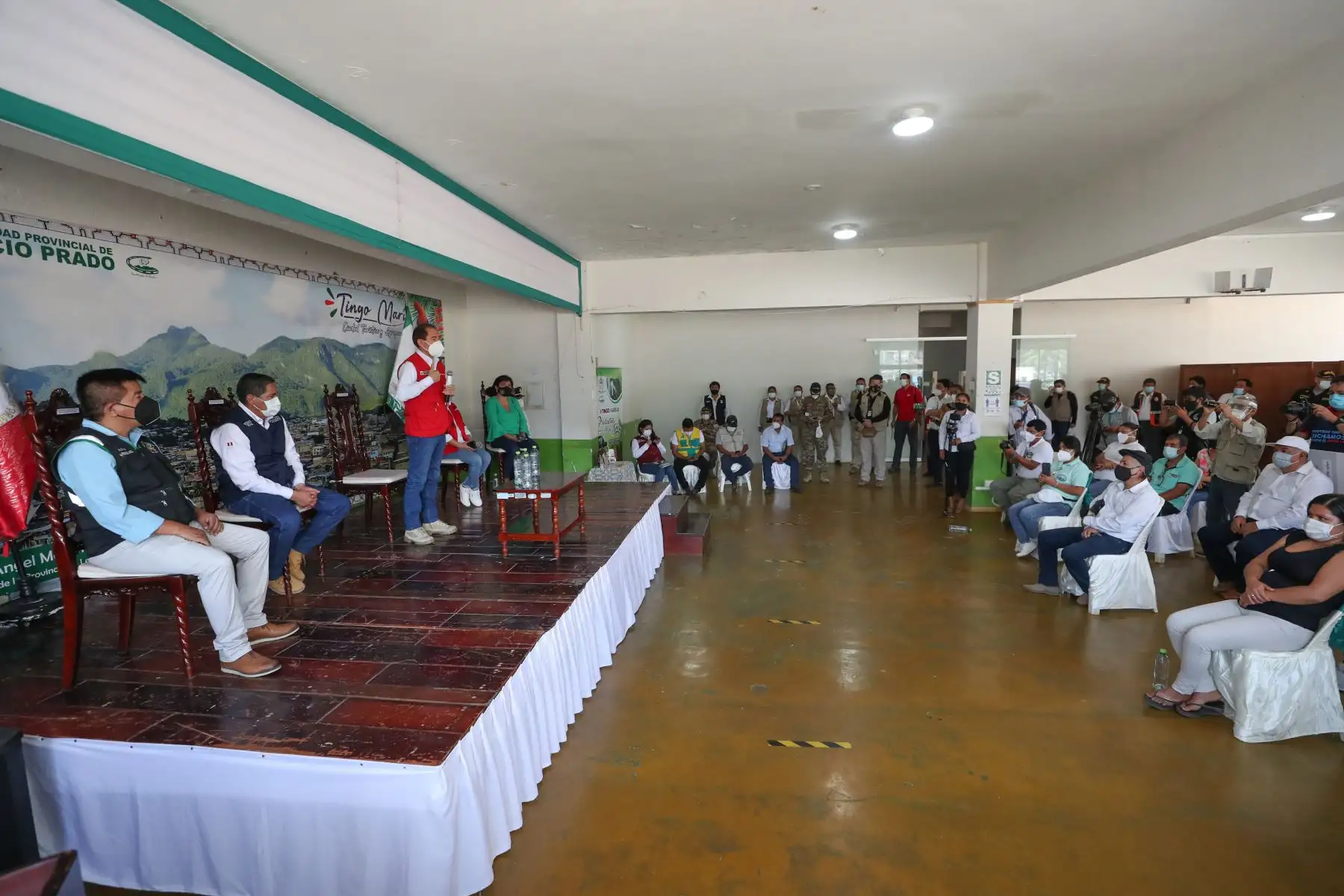 El presidente del Consejo de Ministros, Walter Martos, junto a la ministra de Comercio Exterior, Rocío Barrios realizan visita de trabajo en la Región Huánuco.
Foto:ANDINA/PCM