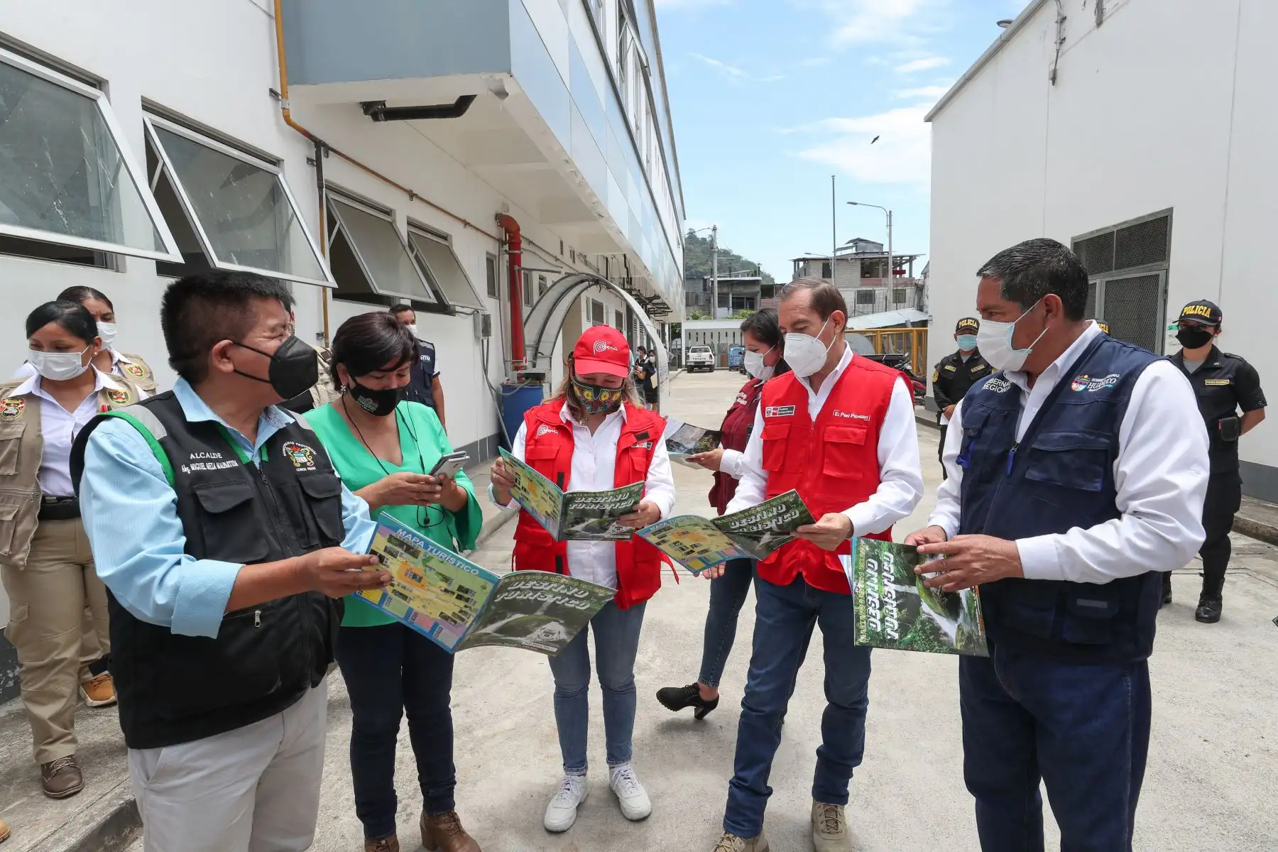 El presidente del Consejo de Ministros, Walter Martos, junto a la ministra de Comercio Exterior, Rocío Barrios realizan visita de trabajo en la Región Huánuco.
Foto:ANDINA/PCM