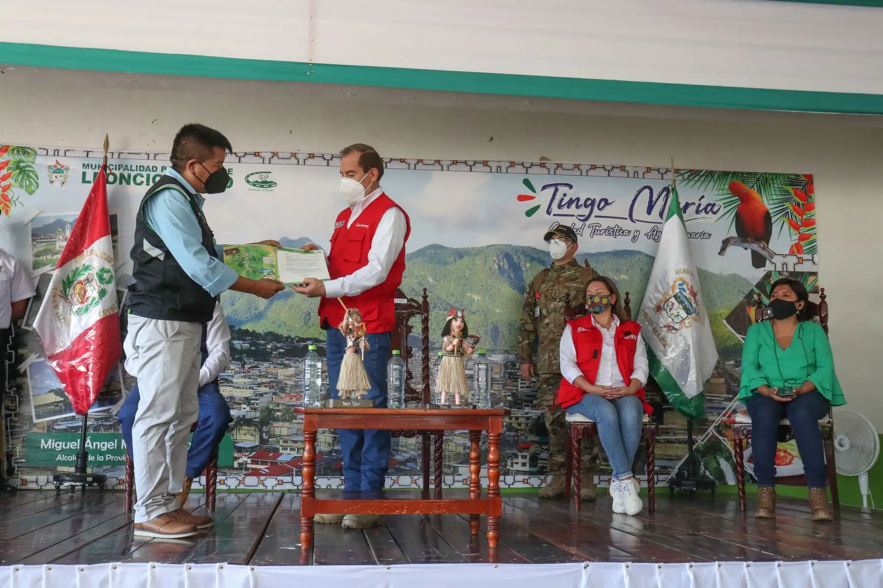 El presidente del Consejo de Ministros, Walter Martos, junto a la ministra de Comercio Exterior, Rocío Barrios realizan visita de trabajo en la Región Huánuco.
Foto:ANDINA/PCM