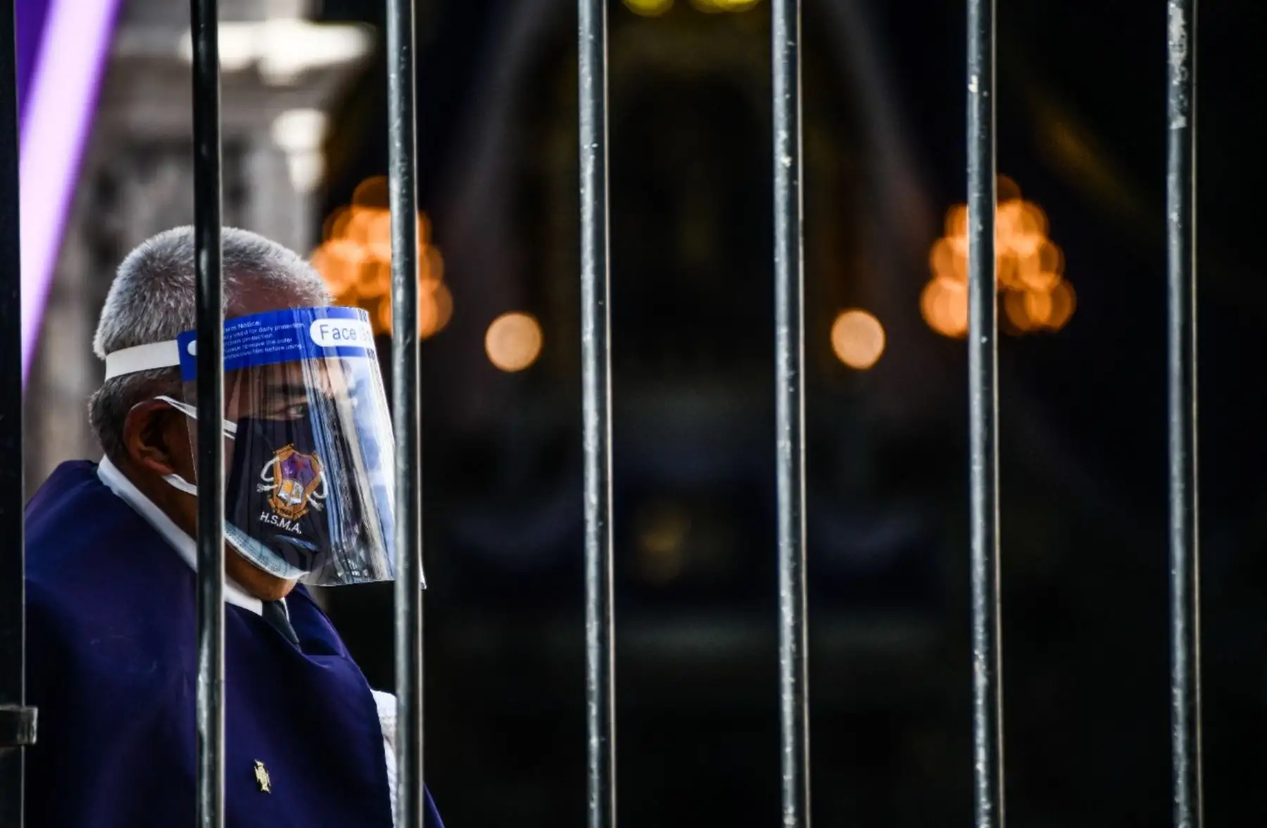Fieles se aproximaron a la iglesia San Agustin de Arequipa para rezarle al Señor de los Milagros desde tempranas horas. Foto: Cortesía/ Diego Ramos Lupo