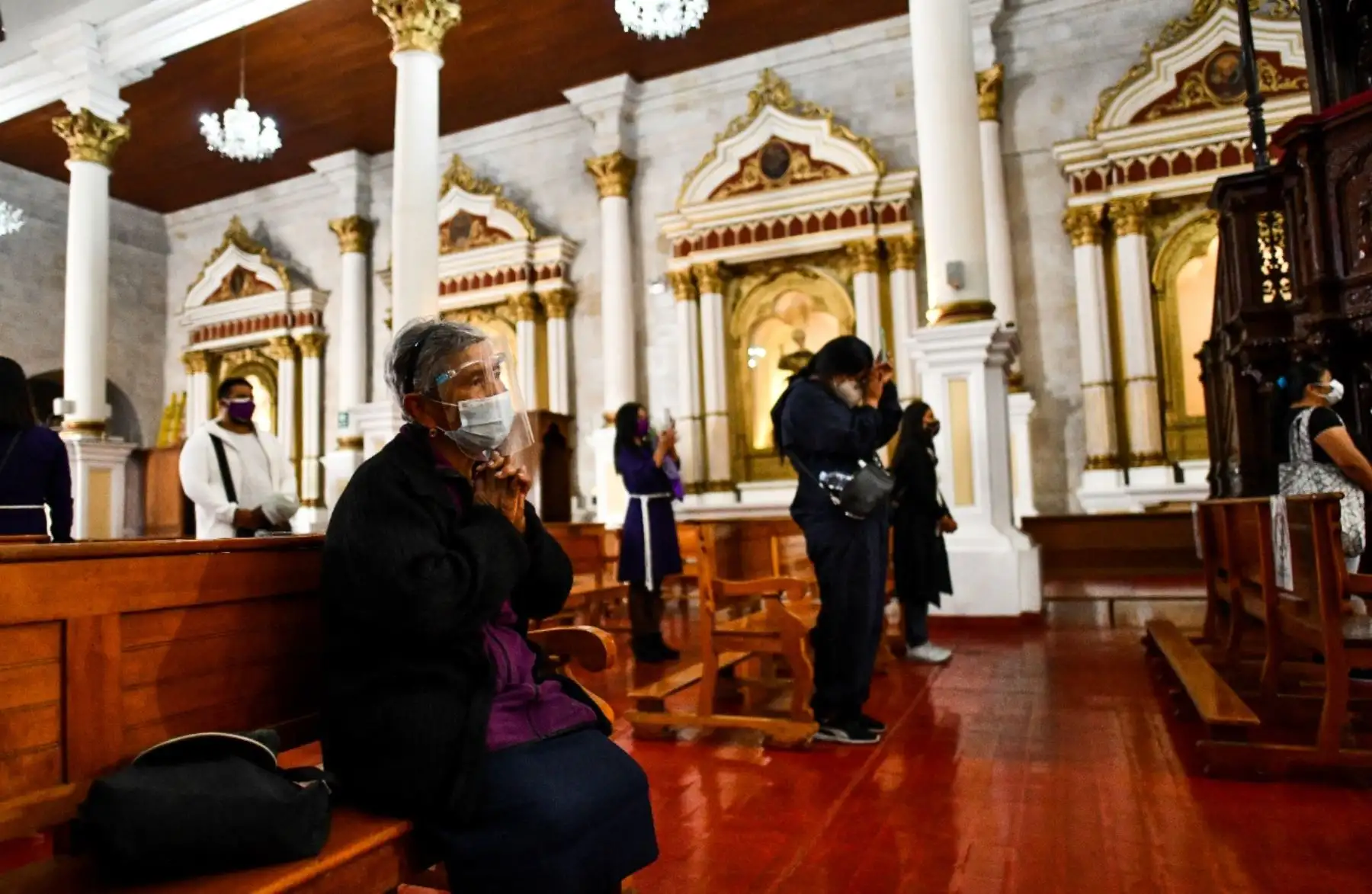 Fieles se aproximaron a la iglesia San Agustin . Foto: Cortesía/ Diego Ramos Lupo