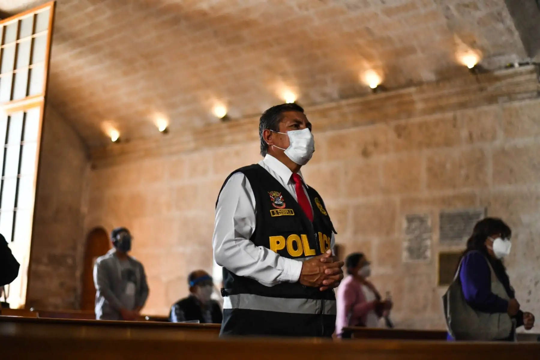 Fieles se aproximaron a la iglesia San Agustin de Arequipa para rezarle al Señor de los Milagros desde tempranas horas. Foto: Cortesía/ Diego Ramos Lupo