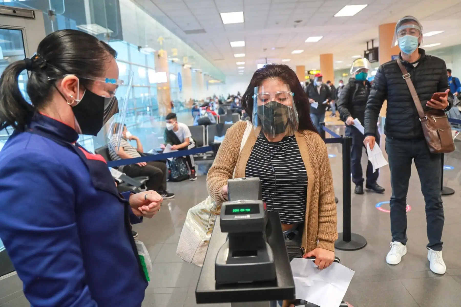 Control sanitario en aeropuerto internacional Jorge Chávez, para prevenir el covid-19. Foto: Cortesía.