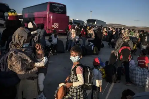 El republicano Trump, que aspira a un segundo mandato y ha hecho de la lucha contra la inmigración una de sus prioridades, ya suspendió las admisiones de refugiados durante meses este año. Foto: AFP