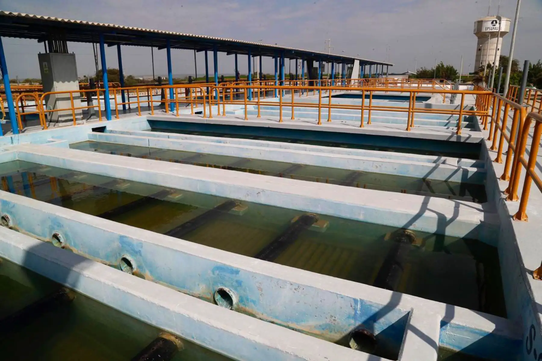 El ministro Lozada, verifica el funcionamiento de la PTAP Curumuy, donde se ejecutan trabajos de ampliación y mejoramiento del sistema de producción, almacenamiento y distribución primaria de agua potable.
Foto:ANDINA/vivienda