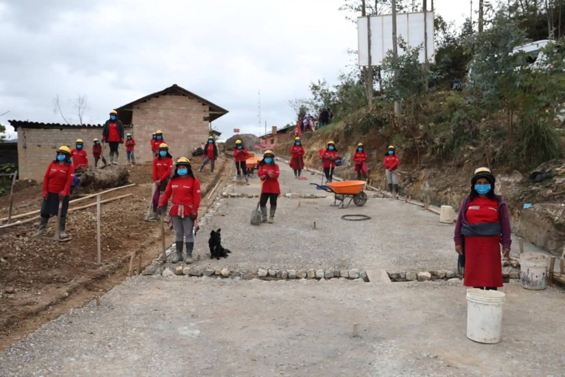 El ministro de Trabajo, Javier Palacios, supervisa los proyectos de mejoramiento de transitabilidad que brindan empleos temporales a los ciudadanos y ciudadanas del distrito de Levanto- Amazonas, a través del programa.
Foto:ANDINA/MTPE