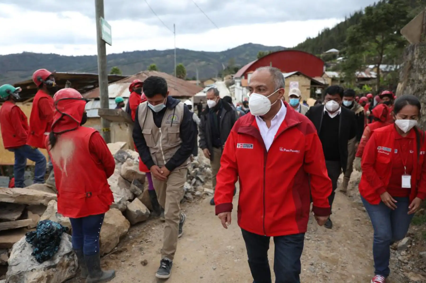 El ministro de Trabajo, Javier Palacios, supervisa los proyectos de mejoramiento de transitabilidad que brindan empleos temporales a los ciudadanos y ciudadanas del distrito de Levanto, provincia de Chachapoyas en Amazonas. Foto: ANDINA/MTPE
