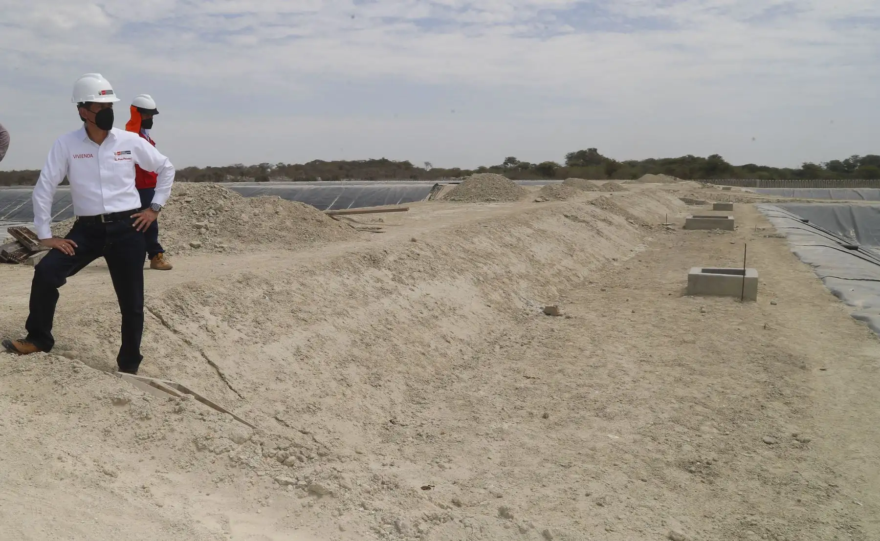 Ministro de Vivienda Construcción Y saneamiento Carlos Lozada visita Cura Mori e inspecciona obras de agua en La Legua , Catacaos y Curumuy en la región Piura. Foto: Ministerio de Vivienda