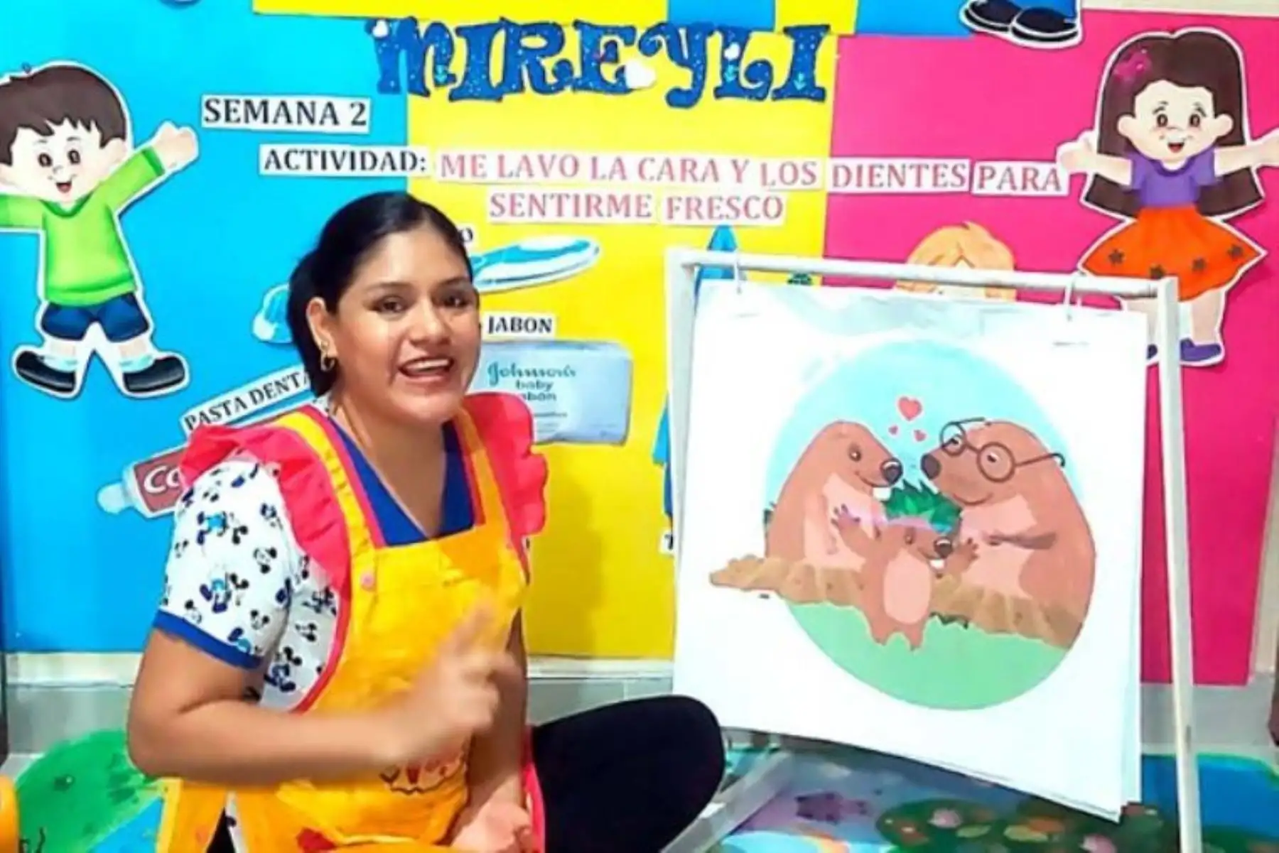 Profesora Mireyle Jiménez Santillán enseña a nueve alumnos del CEBE-004 Sagrado Corazón de Jesús, algunos de los cuales tienen discapacidad severa, baja visión, parálisis cerebral infantil o multidiscapacidad.