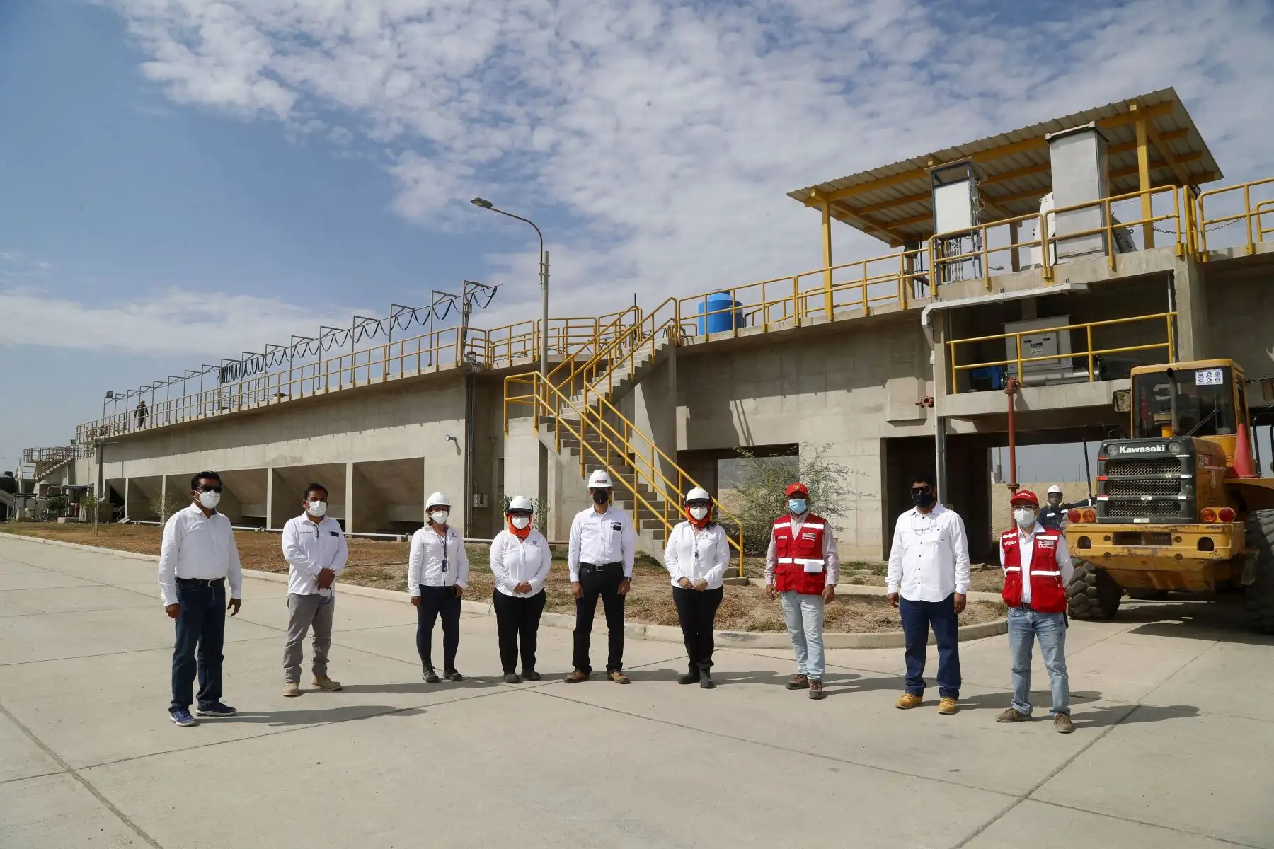 El ministro  Vivienda y Construcción Carlos Lozada inspecciona el proyecto de instalación de los servicios de agua potable y alcantarillado en AAHH, en San Martín. Tasso.Foto:andina/MVCS