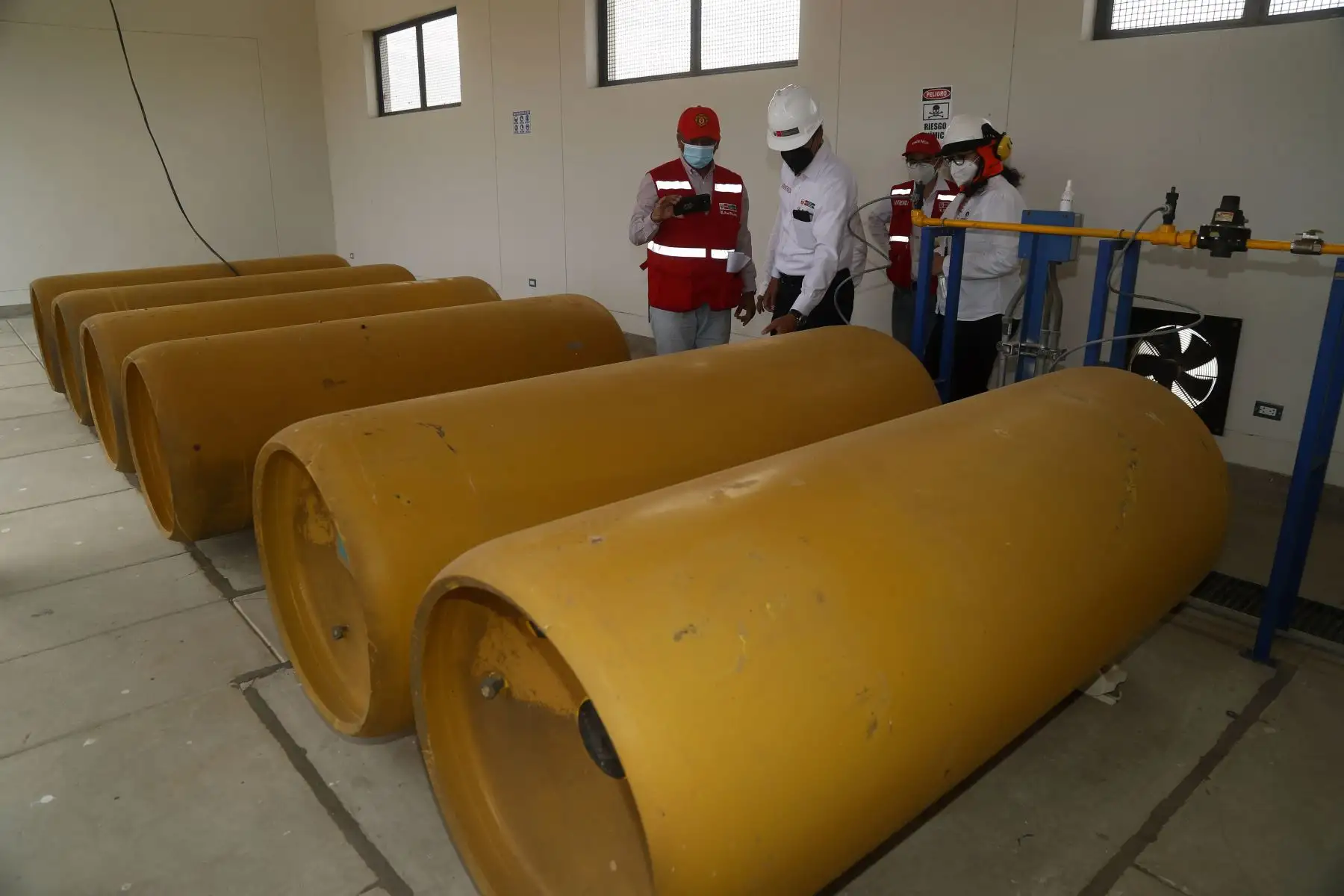 El ministro  Vivienda y Construcción Carlos Lozada, recorre la Planta de Tratamiento de Aguas Residuales San Martín. Más de 379 000 habitantes se benefician ahora con servicios básicos de calidad. Foto:ANDINA/MVCS
