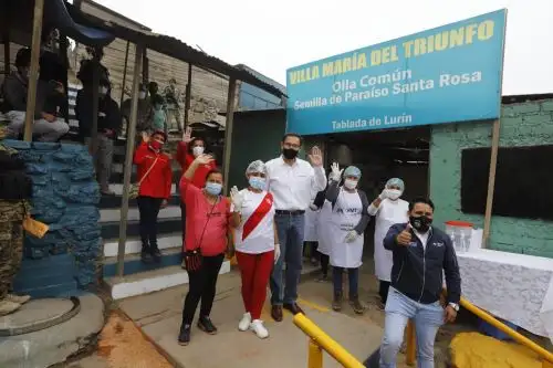 El presidente Martín Vizcarra visitó en Villa Maria del Triunfo la olla común Semilla de Paraíso Santa Rosa, que con el apoyo del programa Qali Warma proporcionará alimentos a personas en situación de vulnerabilidad en el marco de la emergencia sanitaria por el covid-19. Foto: ANDINA/ Prensa Presidencia.