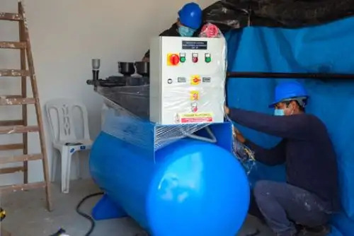 El Proyecto Especial Legado de los Juegos Panamericanos y Parapanamericanos comenzó hoy la instalación de una Planta productora de Oxígeno en el Centro de Atención y Aislamiento Temporal (CAAT) de Pichanaqui, región Junín, la cual permitirá asegurar el oxígeno continuo en las 50 camas hospitalarias para pacientes covid-19 que alberga ese recinto. Foto: Legado Lima 2019