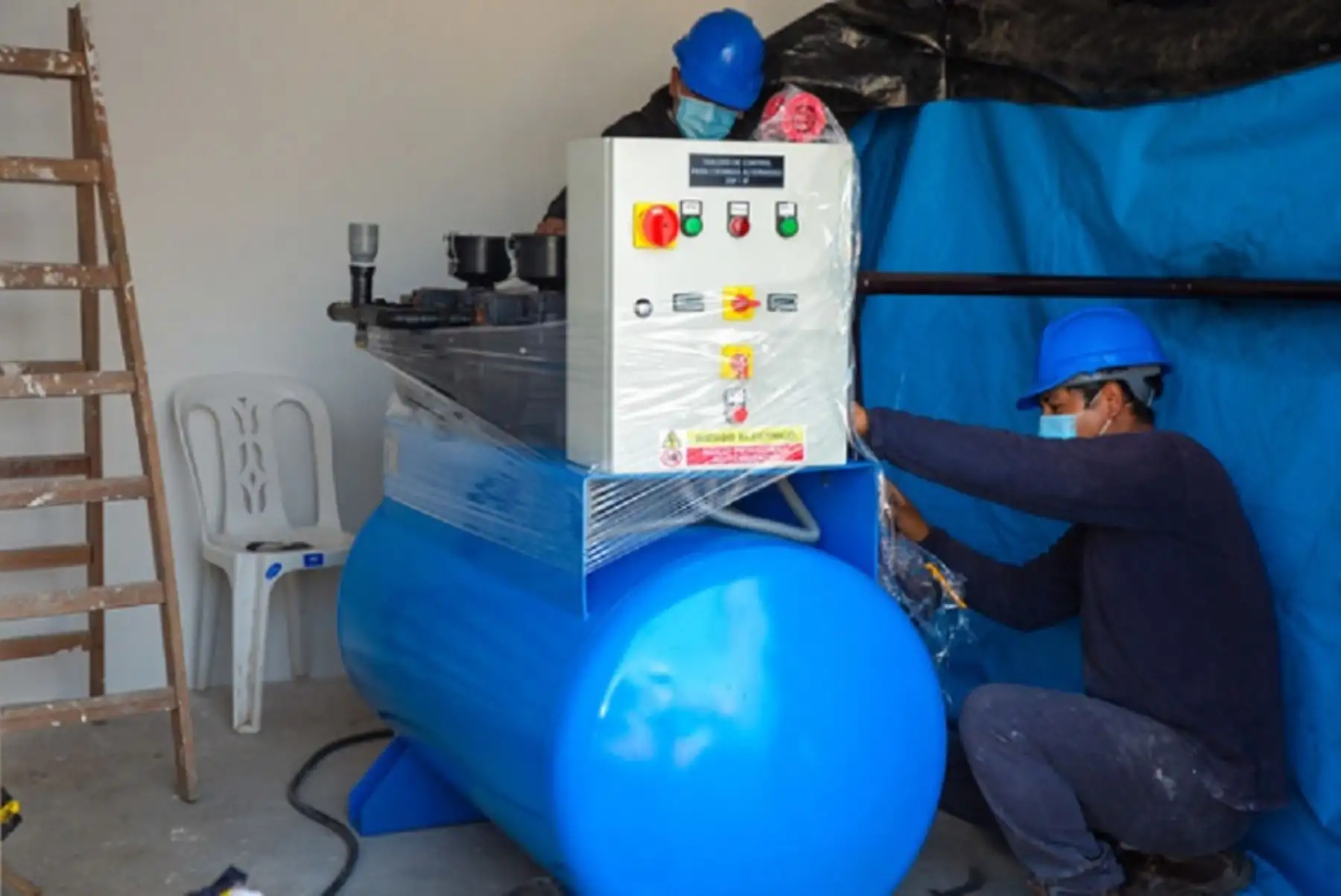 El Proyecto Especial Legado de los Juegos Panamericanos y Parapanamericanos comenzó hoy la instalación de una Planta productora de Oxígeno en el Centro de Atención y Aislamiento Temporal (CAAT) de Pichanaqui, región Junín, la cual permitirá asegurar el oxígeno continuo en las 50 camas hospitalarias para pacientes covid-19 que alberga ese recinto. Foto: Legado Lima 2019