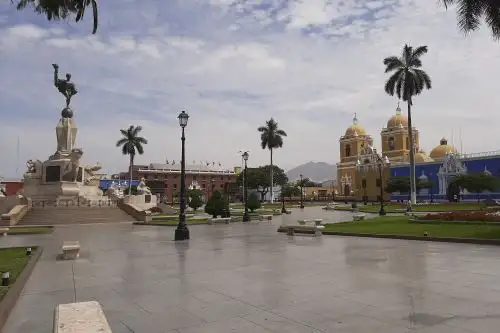 Plaza de Armas de Trujillo, ciudad que hoy conmemora los 200 años de la proclamación de su independencia del dominio español. ANDINA/Difusión
