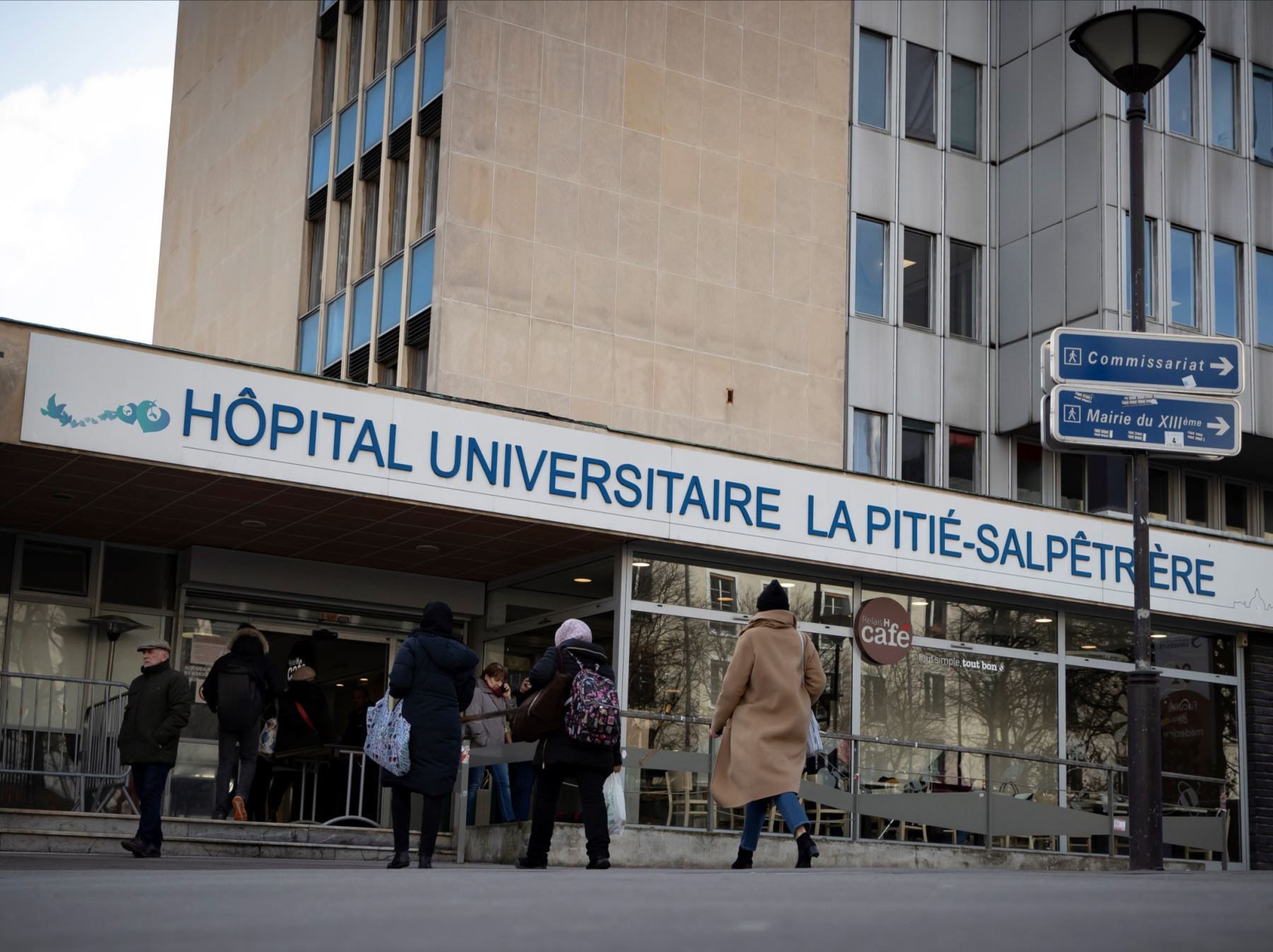 París entrará este lunes en alerta máxima por la expansión del coronavirus, tras haber rebasado todos los límites impuestos por el Gobierno y presentar una degradación notable de la situación sanitaria, informaron a EFE fuentes del Gobierno. Foto: EFE