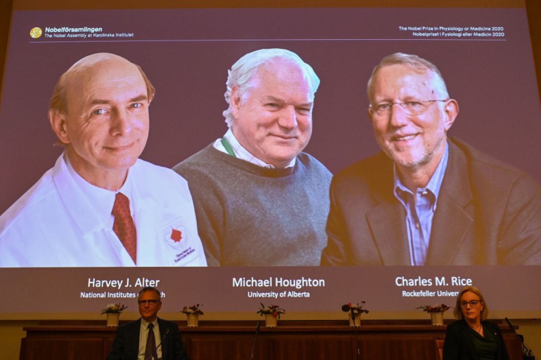 El Premio Nobel de Medicina 2020 será compartido entre los virólogos Harvey J. Alter, Charles M. Rice y Michael Houghton por el descubrimiento del virus de la hepatitis C.