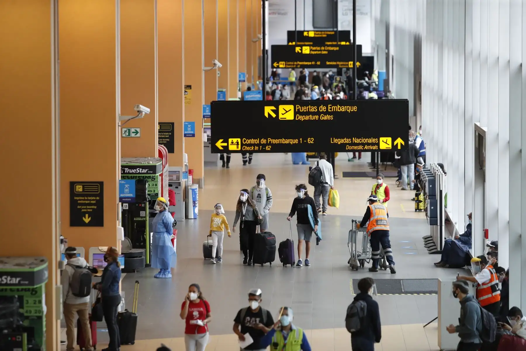 Reinicio de vuelos internacionales en el aeropuerto Jorge Chávez como parte de la fase 4 de la reactivación económica.

Foto: ANDINA/Renato Pajuelo