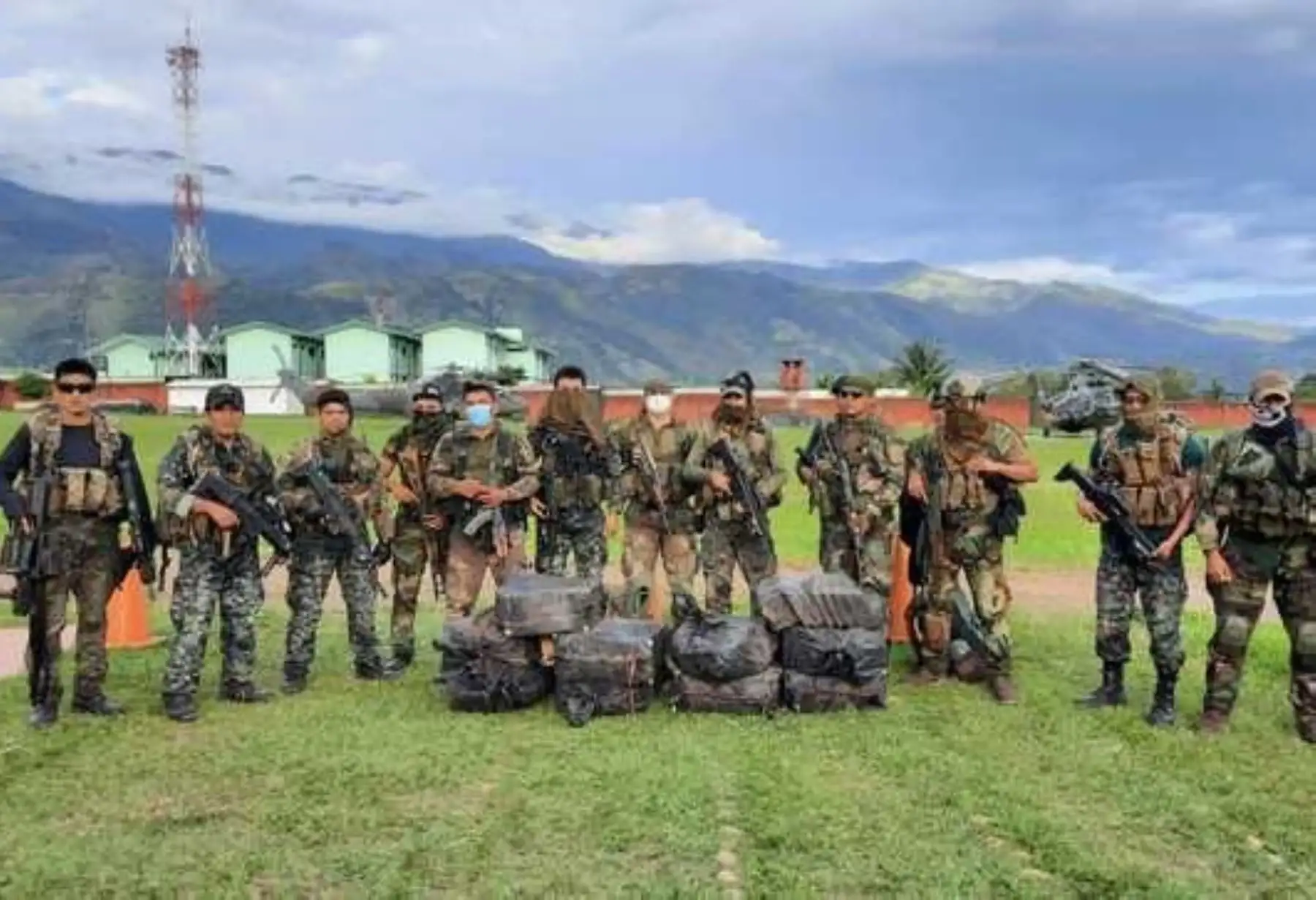 Efectivos militares y policiales desplegaron operación en la localidad de Picha, en el distrito de Echarate, región Cusco. Foto: ANDINA/Difusión