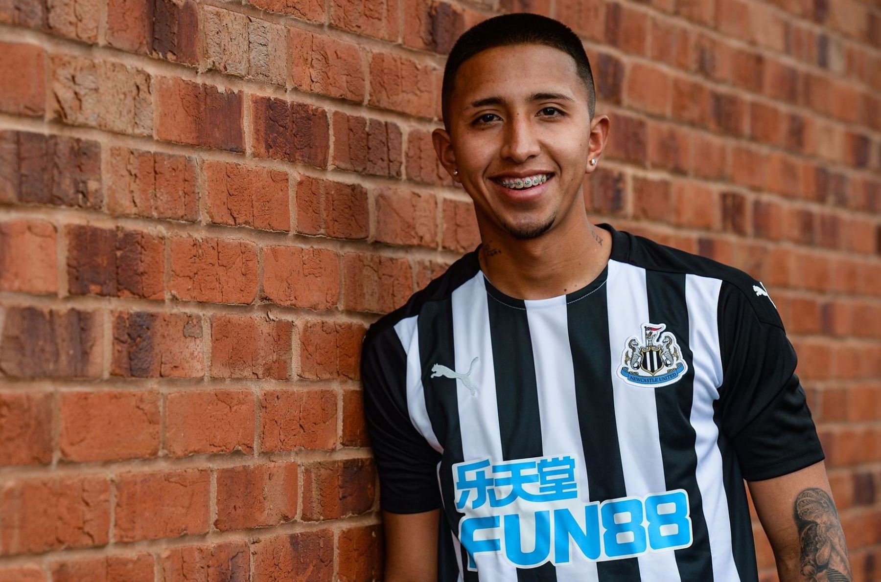 Rodrigo Vilca fue presentado como jugador del Newcastle United de Inglaterra. (Foto: página oficial Newcastle United)